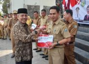 Jaga patriotisme, Ribuan Bendera dibagikan