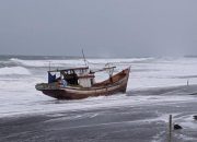 4 ABK Kapal Nelayan Lompat Ke Laut, 2 Selamat 2 Belum Ditemukan