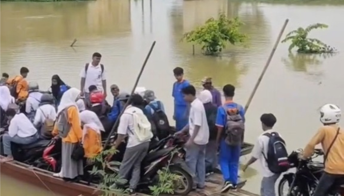 Krisis Infrastruktur: Perjuangan Anak-Anak Desa Kalipasir Menyeberangi Sungai