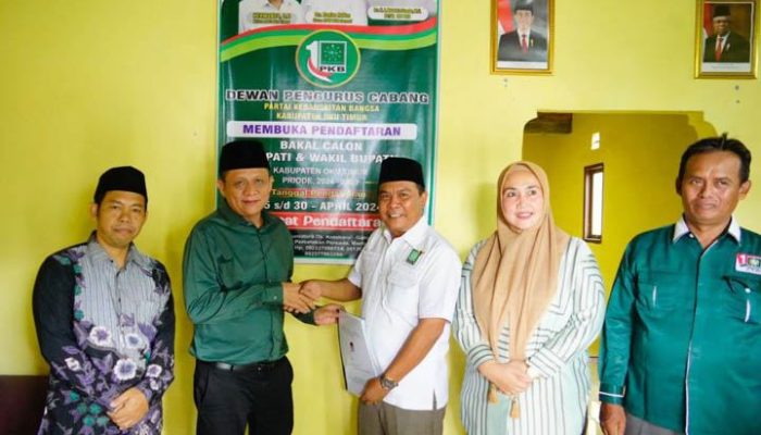 Ambil Formulir di PKB OKUT, Enos Siap Maju Kembali dalam Pilkada 2024